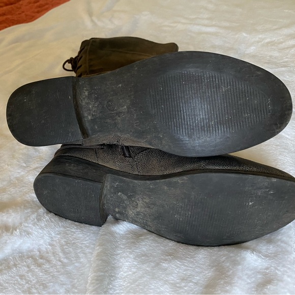 Boutique lace up boots - Picture 3 of 5